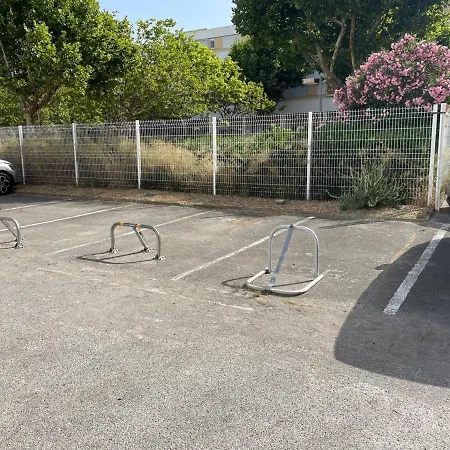 2-3 Pers Parking Clim Vue Port Et דירה